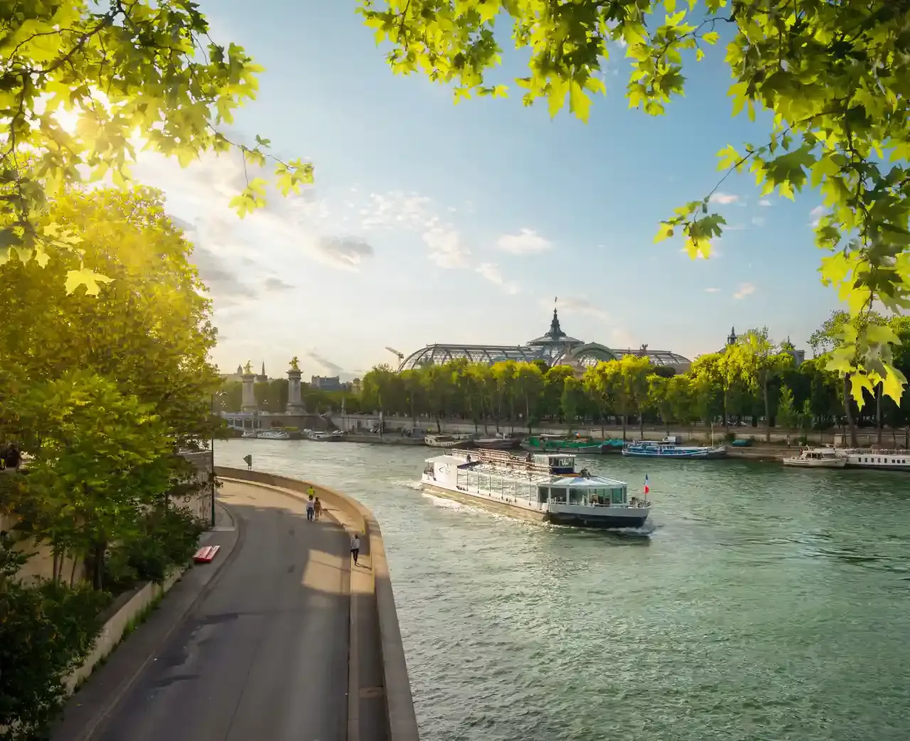 How to get to the Seine cruises on foot